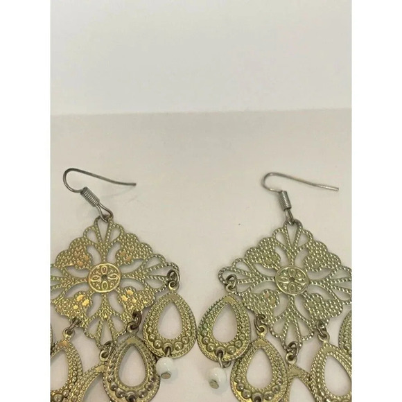 VTG Vintage Pierced Earrings Bronze Gold Tone White Bead Chandelier Dangle Boho - Picture 5 of 7